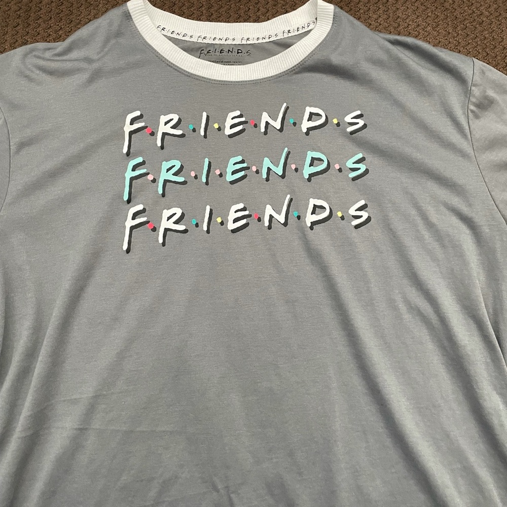 F•R•I•E•N•D•S 👀 T-shirt